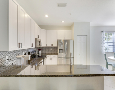 123 E Thatch Palm Circle - Photo Thumbnail 7