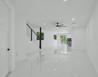 1215 W Las Olas Boulevard - Photo Thumbnail 1