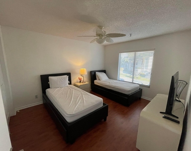 7473 Glendevon Lane - Photo Thumbnail 22