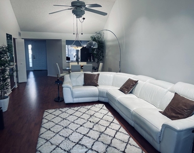 7473 Glendevon Lane - Photo Thumbnail 24