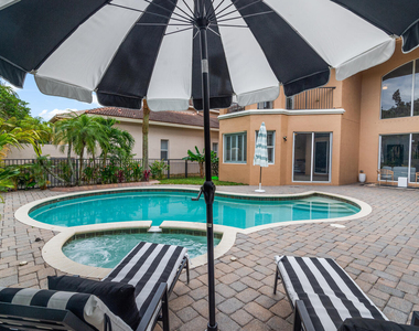 544 Edgebrook Lane - Photo Thumbnail 24