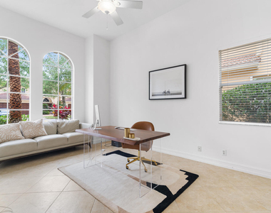 544 Edgebrook Lane - Photo Thumbnail 3