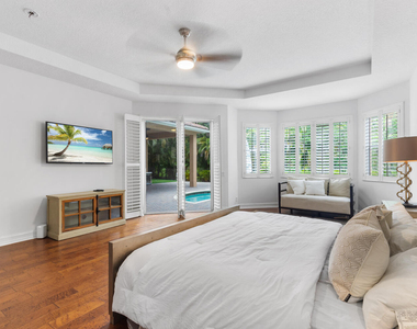 544 Edgebrook Lane - Photo Thumbnail 30