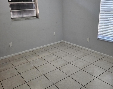 1002 Mcintosh Street - Photo Thumbnail 8