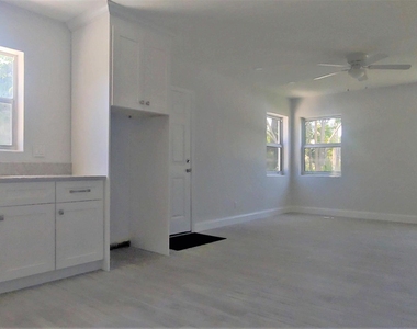 2400 Park Avenue - Photo Thumbnail 10