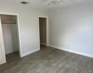2400 Park Avenue - Photo Thumbnail 18