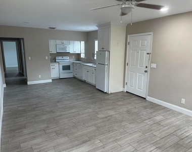 2400 Park Avenue - Photo Thumbnail 8