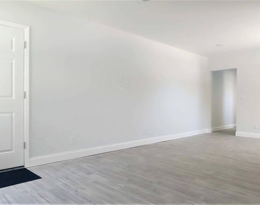 2400 Park Avenue - Photo Thumbnail 9