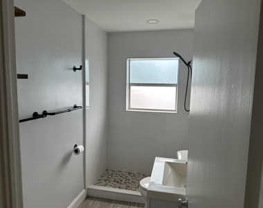 2400 Park Avenue - Photo Thumbnail 16