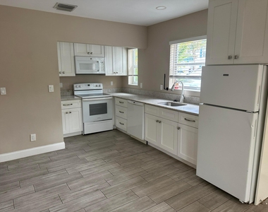 2400 Park Avenue - Photo Thumbnail 12