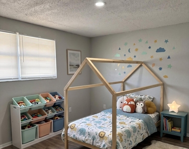 5141 Shenandoah Avenue - Photo Thumbnail 2