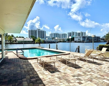 2900 Ne 30th Street - Photo Thumbnail 6