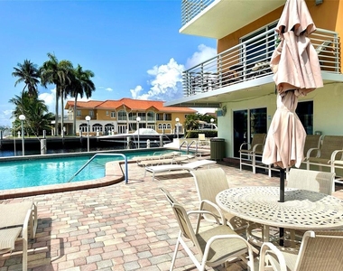 2900 Ne 30th Street - Photo Thumbnail 4