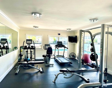 2900 Ne 30th Street - Photo Thumbnail 3