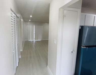 6106 Forest Hill Boulevard - Photo Thumbnail 5