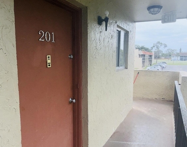 6106 Forest Hill Boulevard - Photo Thumbnail 20
