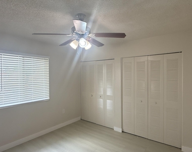 6106 Forest Hill Boulevard - Photo Thumbnail 10