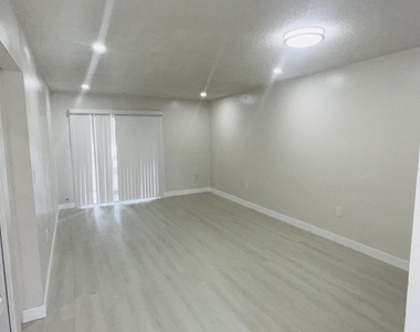 6106 Forest Hill Boulevard - Photo Thumbnail 7