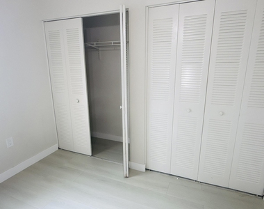 6106 Forest Hill Boulevard - Photo Thumbnail 11