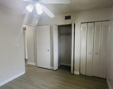 6106 Forest Hill Boulevard - Photo Thumbnail 15