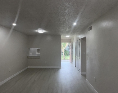 6106 Forest Hill Boulevard - Photo Thumbnail 6