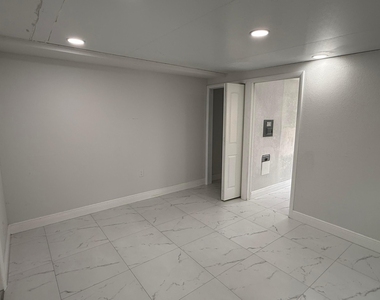 4904 Dillon Street - Photo Thumbnail 3