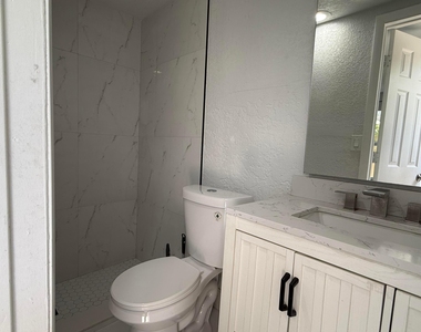 4904 Dillon Street - Photo Thumbnail 4