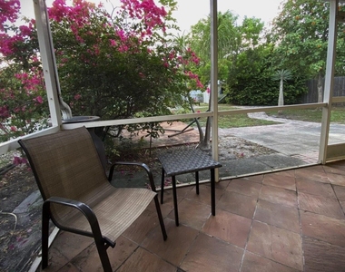 1209 N M Street - Photo Thumbnail 8