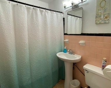 1209 N M Street - Photo Thumbnail 6
