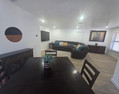320 Sterling Avenue - Photo Thumbnail 5
