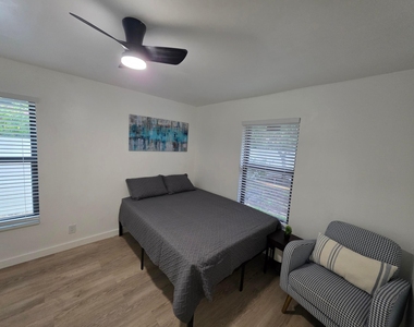 320 Sterling Avenue - Photo Thumbnail 8