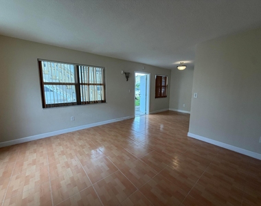 3660 Sw 60th Avenue - Photo Thumbnail 5