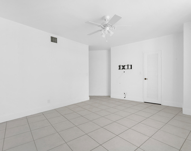 3725 S Ocean Drive - Photo Thumbnail 9