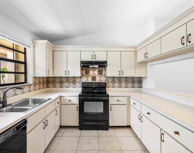206 Congressional Way - Photo Thumbnail 13