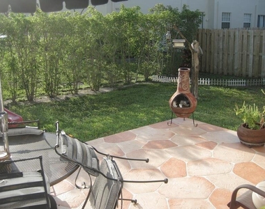 4070 Nw 91st Terrace - Photo Thumbnail 2