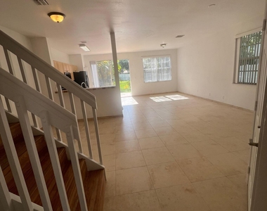 4070 Nw 91st Terrace - Photo Thumbnail 28