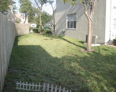 4070 Nw 91st Terrace - Photo Thumbnail 4