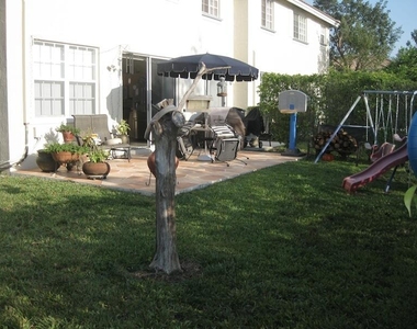 4070 Nw 91st Terrace - Photo Thumbnail 3