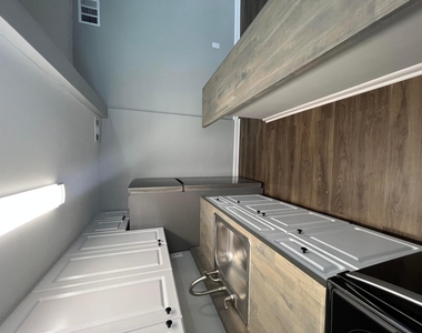 2561 Nw 135th Street - Photo Thumbnail 6
