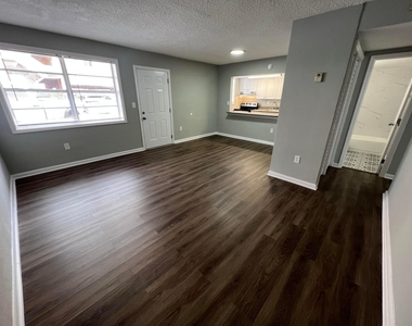 2561 Nw 135th Street - Photo Thumbnail 2