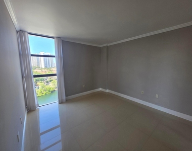 3701 N Country Club Drive - Photo Thumbnail 19