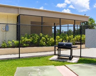 9355 Sw 8th Street - Photo Thumbnail 6