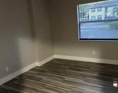 11627 Nw 35th Court - Photo Thumbnail 13