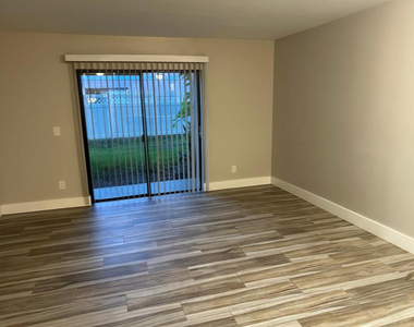 11627 Nw 35th Court - Photo Thumbnail 9
