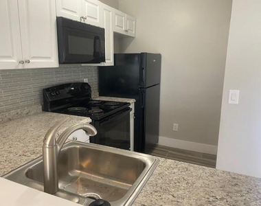 11627 Nw 35th Court - Photo Thumbnail 8