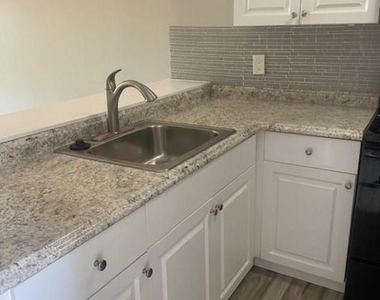 11627 Nw 35th Court - Photo Thumbnail 6