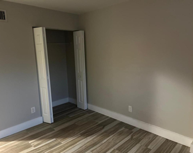 11627 Nw 35th Court - Photo Thumbnail 10