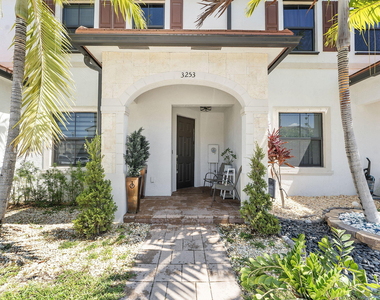 3253 W 106th Terrace - Photo Thumbnail 1