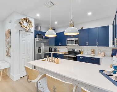 3253 W 106th Terrace - Photo Thumbnail 10