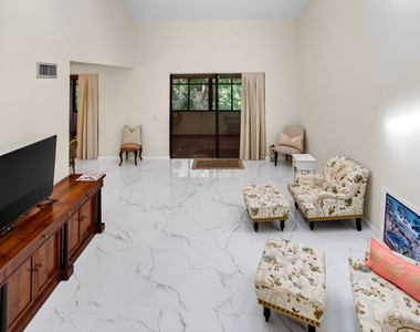 7865 La Mirada Drive - Photo Thumbnail 10